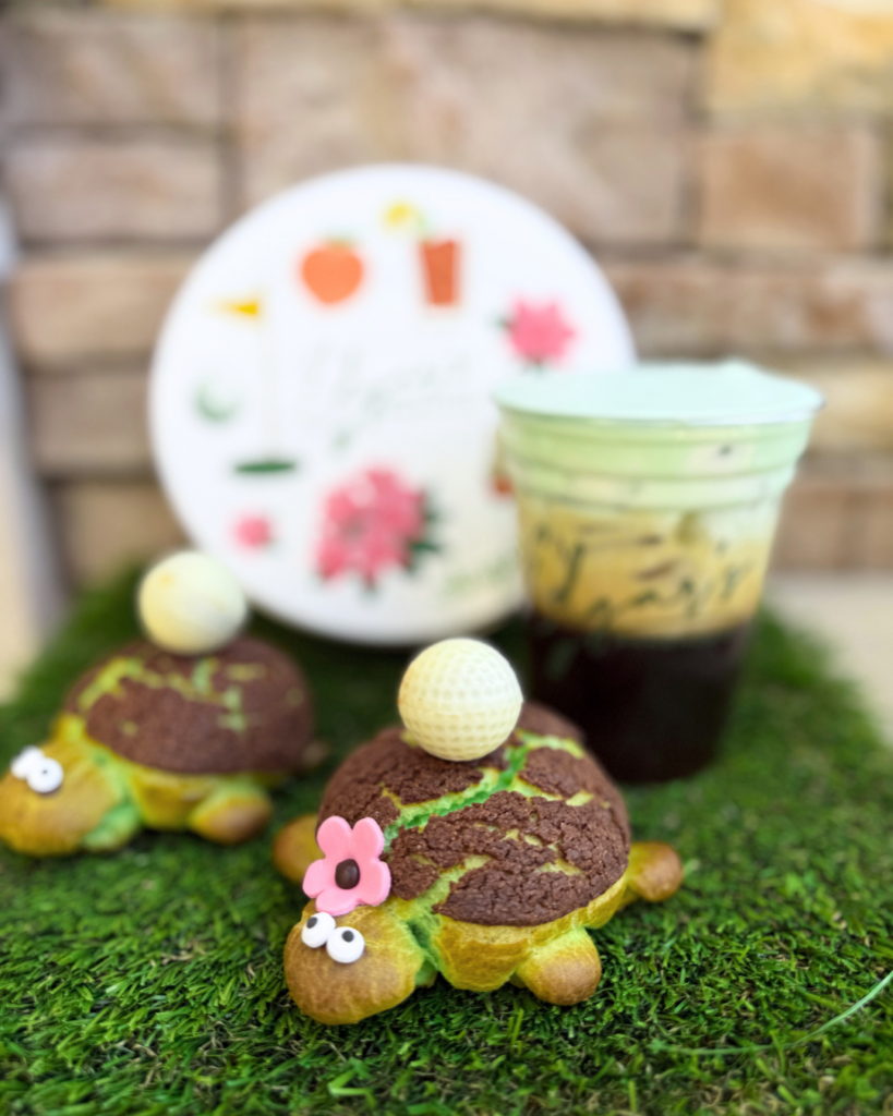 Golf-themed pastries, coffee and a handcrafted tin